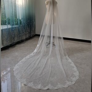 Elegant Long White Lace Bridal Veil